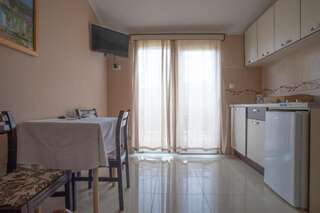 Гостевой дом Guest House Stefana Lastva Cемейный номер с собственной ванной комнатой-5
