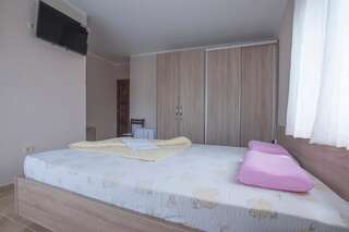 Гостевой дом Guest House Stefana Lastva Номер с кроватью размера «king-size» и балконом-3